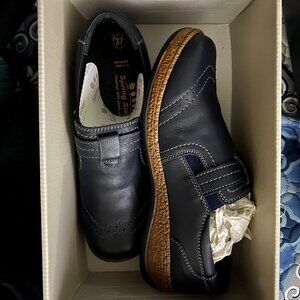 NIB Navy Leather Loaf, Walking Shoe, Sz 6.5-7, EU 37